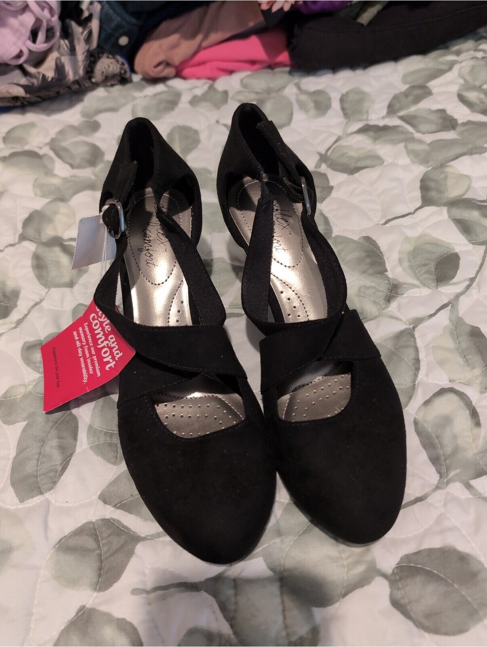 Size 8 NWT black heels